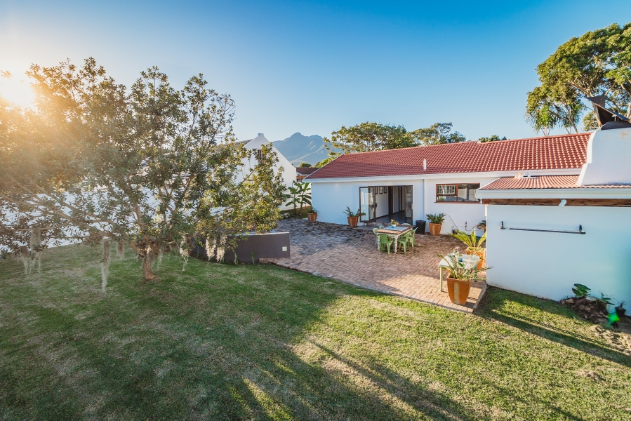 7 Bedroom Property for Sale in Loerie Park Western Cape